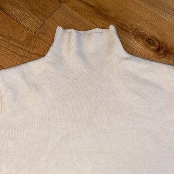 & Other Stories Cream High Neck Viscose Blend Cropped Sweater size XS, preloved - Picture 3 of 12